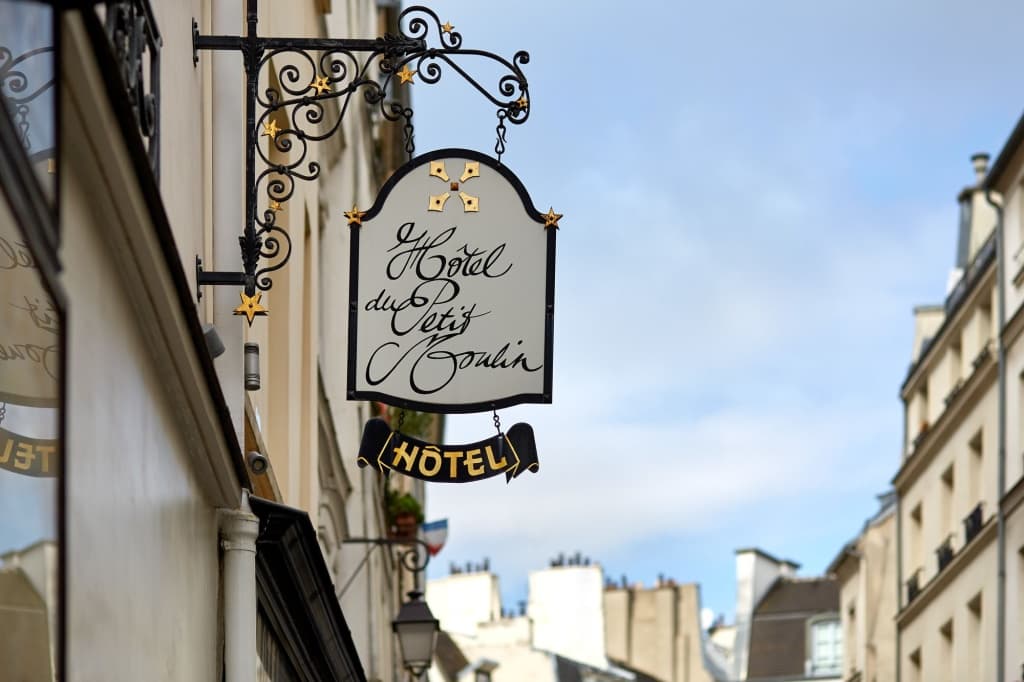 Hôtel du Petit Moulin, Haute Couture hotel by Lacroix - 29/31 rue de Poitou, Parigi