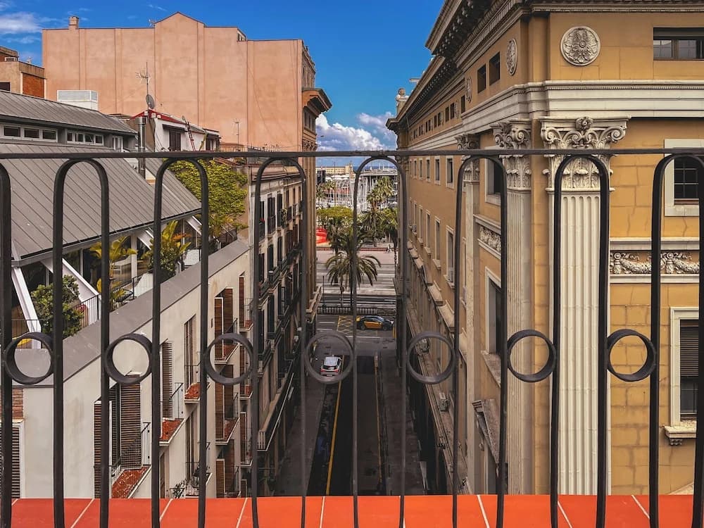 Hotel La Pau - Carrer de Josep Anselm Clave 17, Barcellona