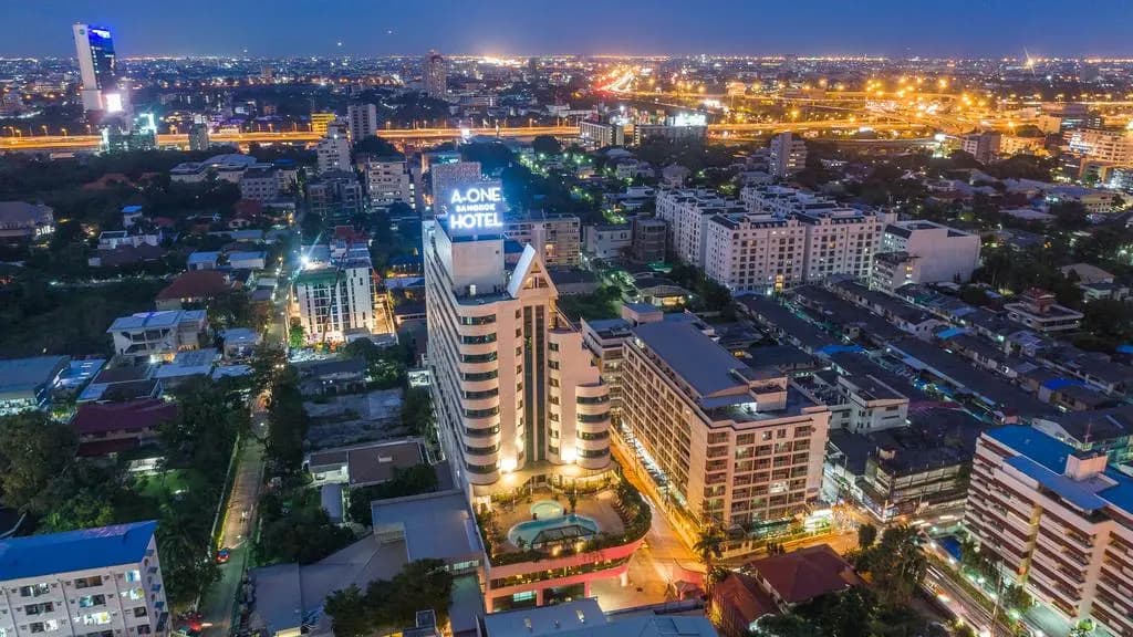 A-One Bangkok Hotel - 9 Soonvijai 4, New Petchaburi Road, Bangkok