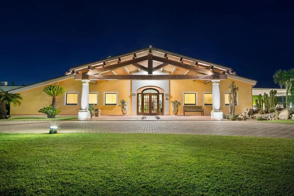 Lantana Resort Hotel & Apartments - Viale Nora 37, Pula