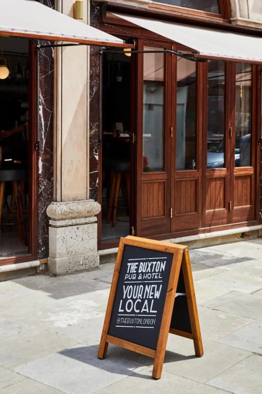 The Buxton - 42 Osborn St, Londra