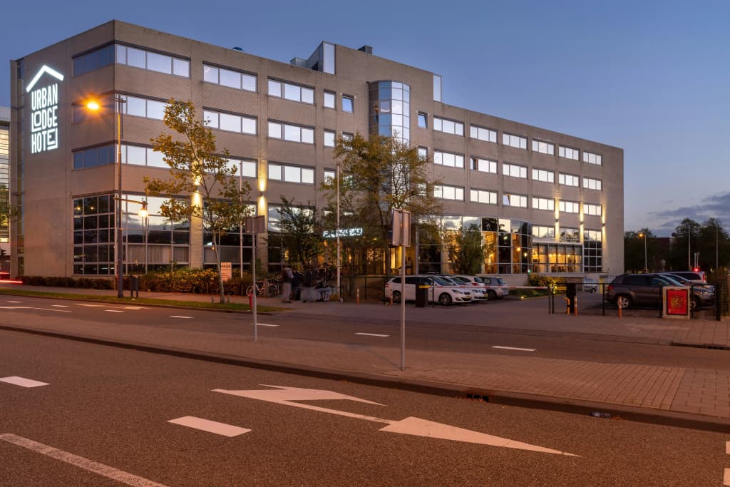 Urban Lodge Hotel - Arlandaweg 14, Amsterdam