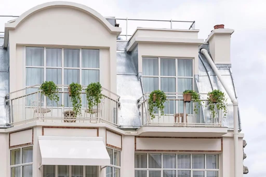 9Confidentiel - 58 Rue du Roi de Sicile, Parigi