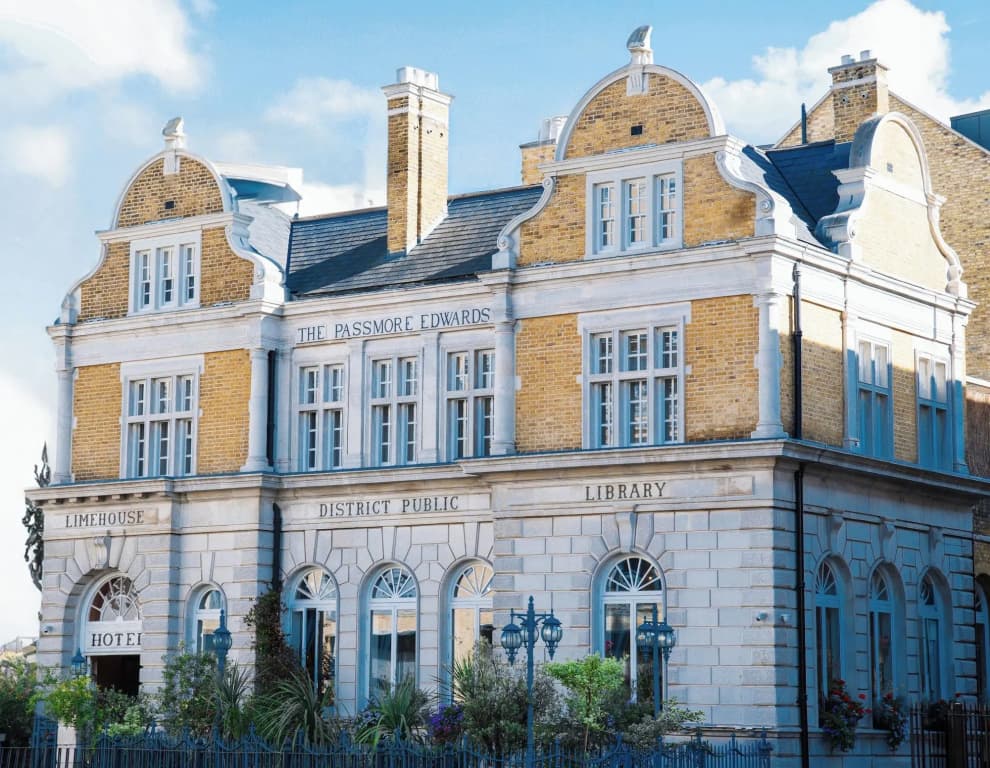 Limehouse Library Hotel - 638 Commercial Rd, Londra