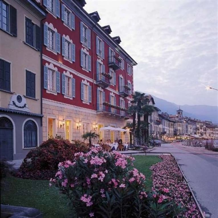Hotel Cannobio - Piazza Vittorio Emanuele III 6, Cannobio