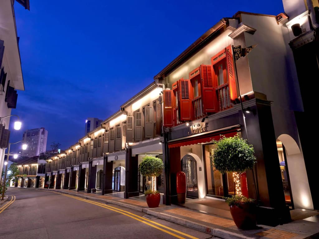 Aurum Royal Hotel - 33 Erskine Rd, Singapore