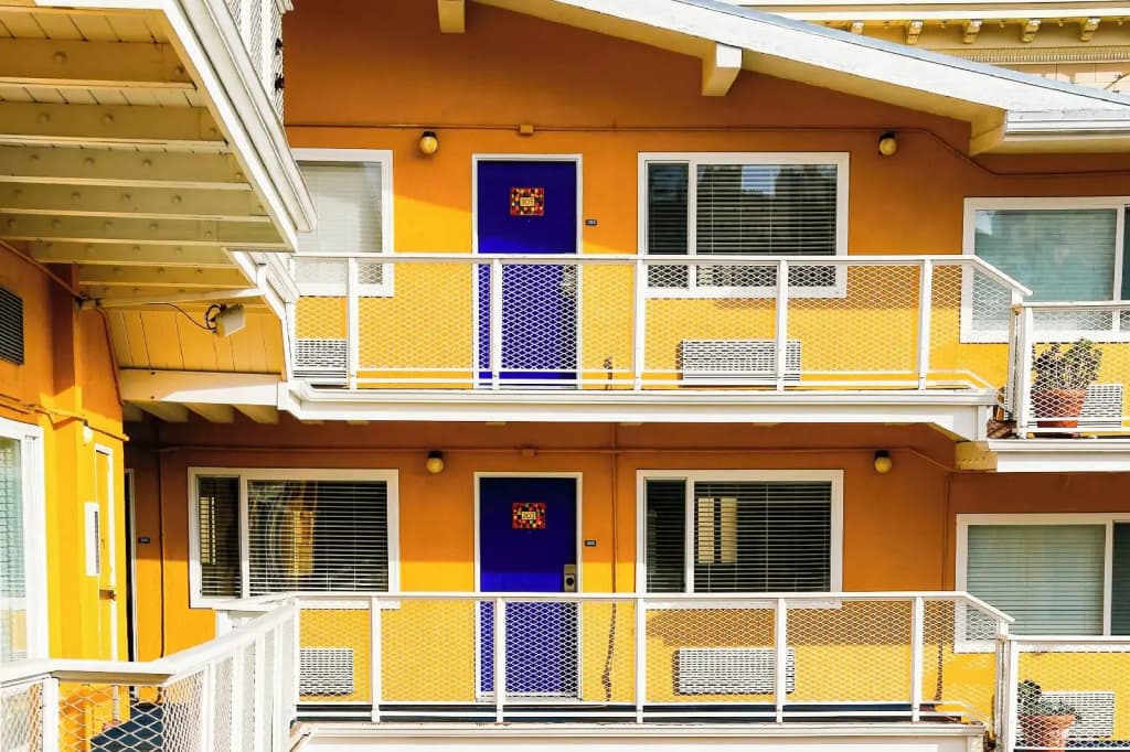 Hotel Del Sol - 3100 Webster St, San Francisco