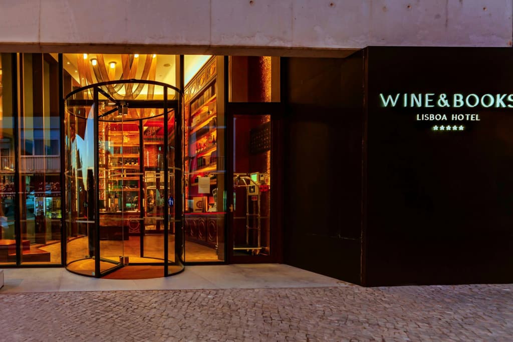 Wine & Books Lisboa Hotel - Travessa da Memoria, 62, Lisbona