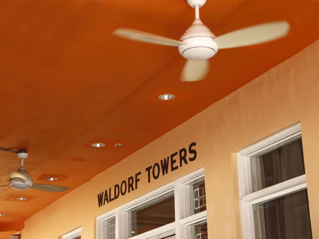 Waldorf Towers South Beach - 860 Ocean Drive, Miami Beach