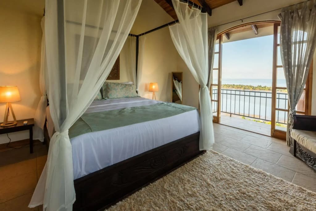 El Castillo Boutique Luxury Hotel - Calle Perezoso, Puerto Cortes