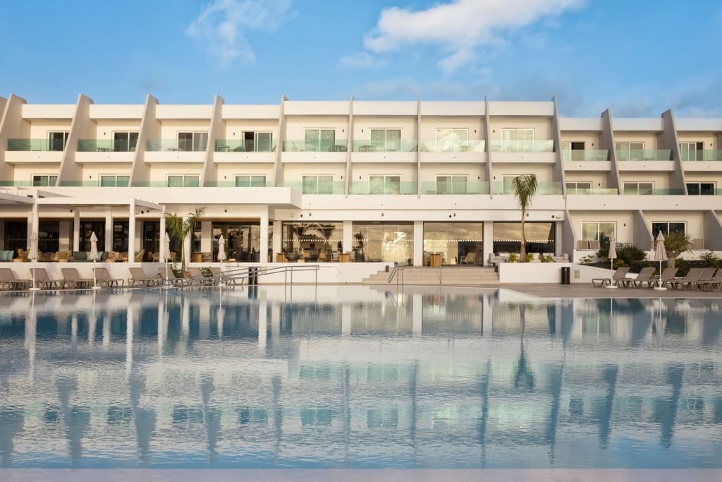 Radisson Blu Resort Lanzarote - Adults Only +16 - Avda Del Mar 26, Teguise