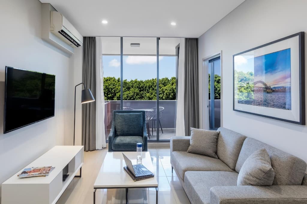 Meriton Suites Waterloo - 30 Danks Street, Sydney