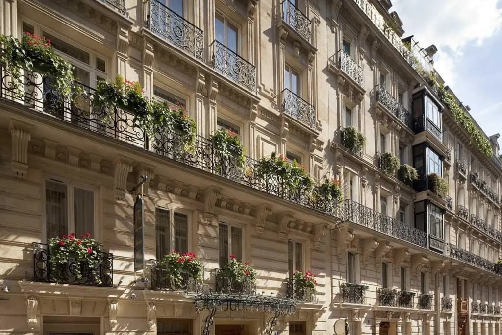 Hotel Chambiges Elysées - 8 Rue Chambiges, Parigi