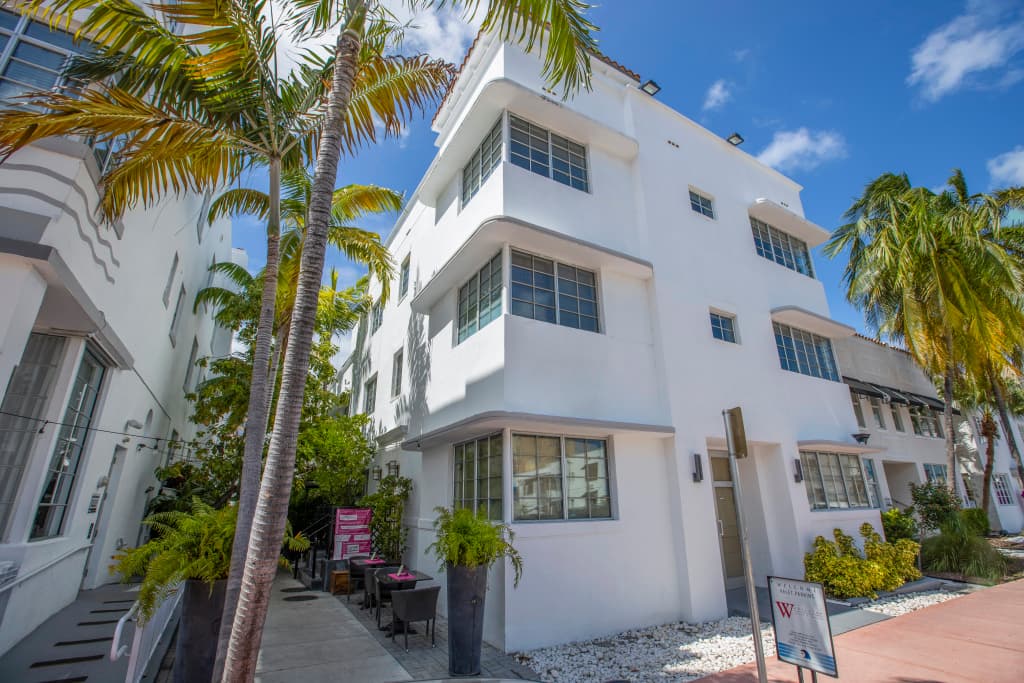 Posh South Beach Hostel - 820 Collins Avenue, Miami Beach