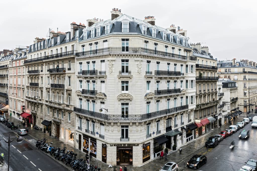 Grand Powers - 52 Rue Francois 1er, Parigi