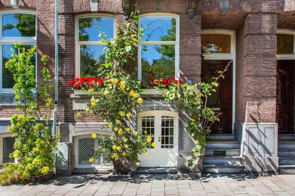 Amstel Corner Hotel - Sarphatikade 16, Amsterdam