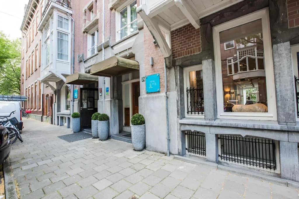 Hotel JL No76 - Jan Luijkenstraat 76, Amsterdam