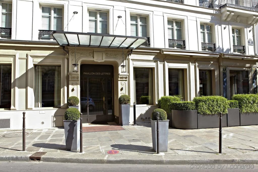 Le Pavillon des Lettres - 12 Rue Des Saussaies, Parigi