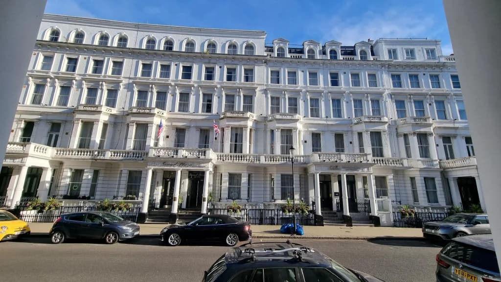 The Park City Grand Plaza Kensington - 18-30 Lexham Gardens, Londra
