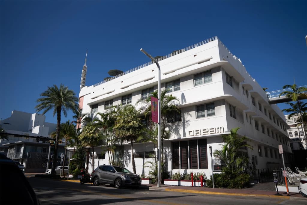 Dream South Beach, by Hyatt - 1111 Collins Ave, Miami Beach