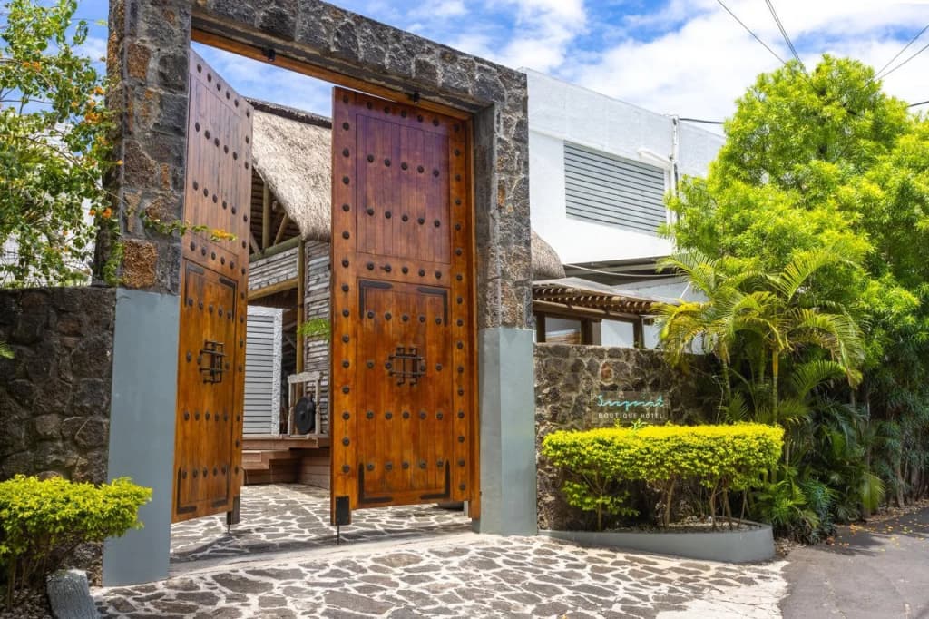 Seapoint Boutique Hotel - Coastal Road, Pointe aux Cannoniers, Grand Baie