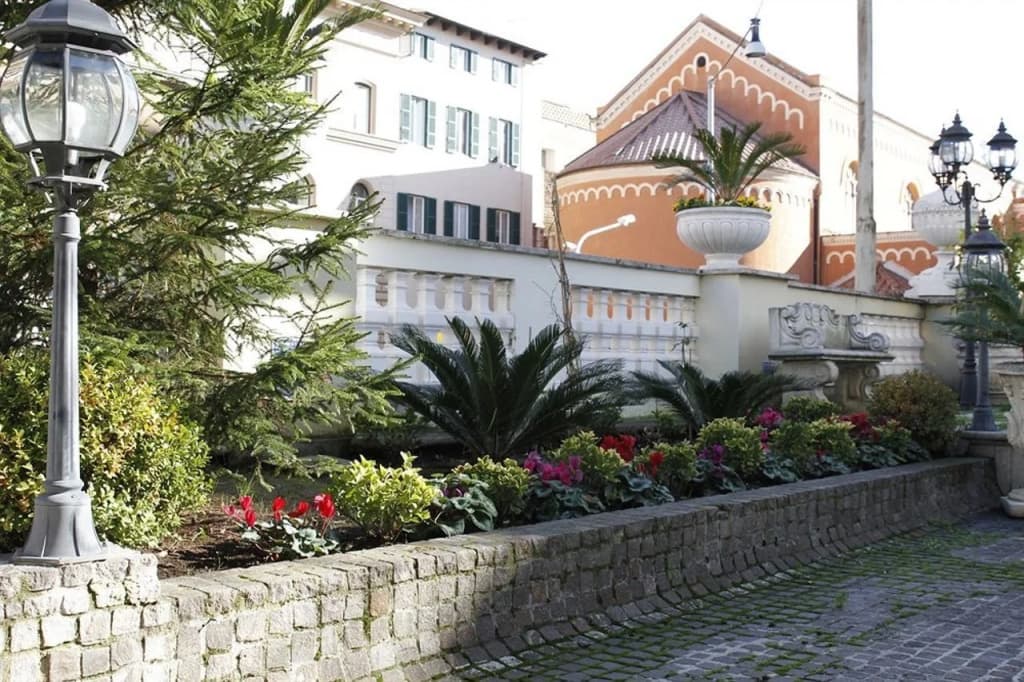 Villa Pinciana - Via Abruzzi 11, Roma