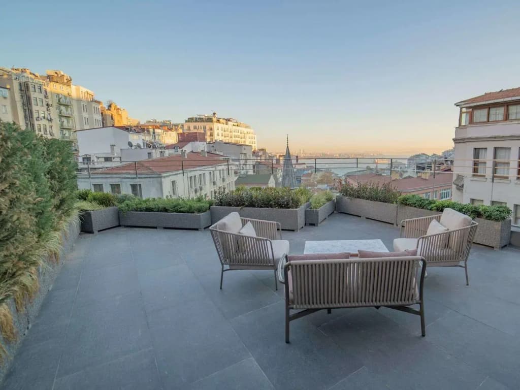 Sofitel Istanbul Taksim - Gumussuyu Mah, Siraselviler Cad No 13, Taksim, Istanbul