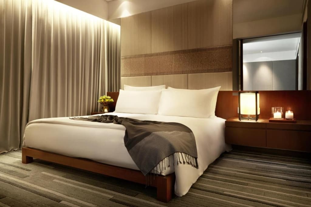 Hansar Bangkok Hotel - 3 Soi Mahadlekluang 2, Rajdamri Road, Bangkok