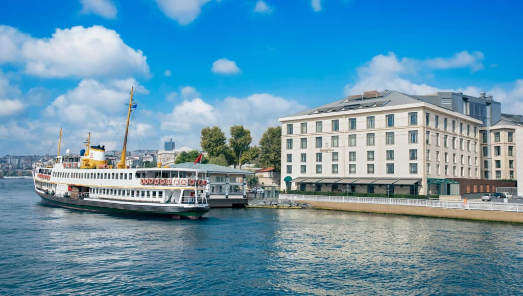 Shangri-La Bosphorus, Istanbul - Sinanpasa Mah, Hayrettin Iskelesi Sok, No.1, Besiktas, Istanbul