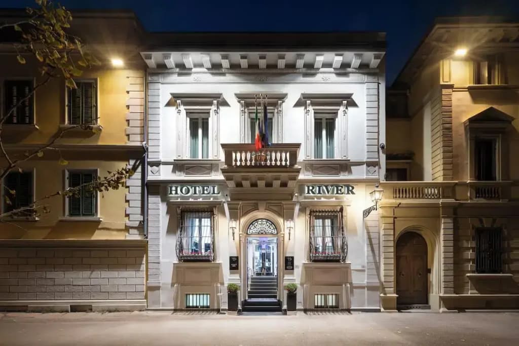 LHP Hotel River & SPA - Lungarno Della Zecca Vecchia 18, Firenze
