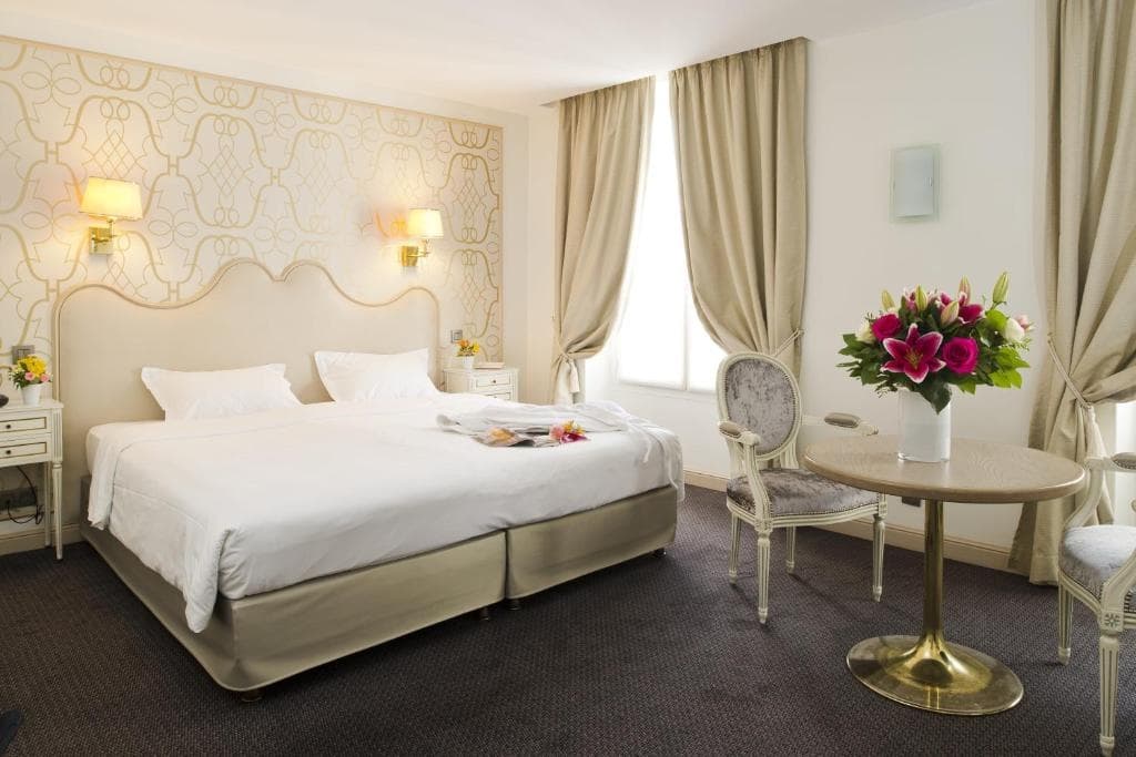 Saint Petersbourg Opera Hotel - 35 Rue De Caumartin, Parigi