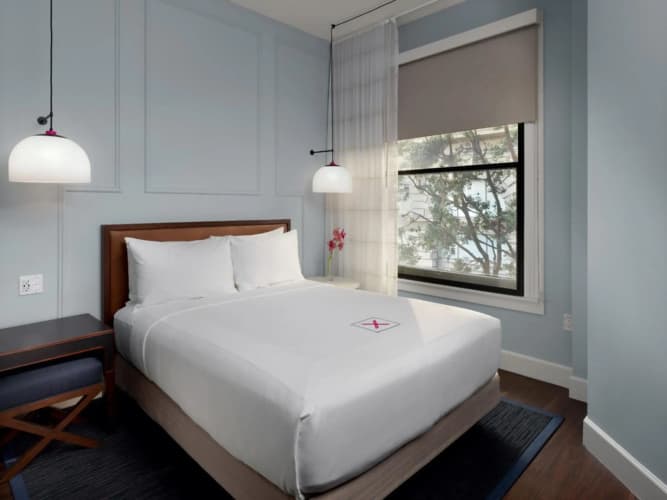 Axiom Hotel - foto 1