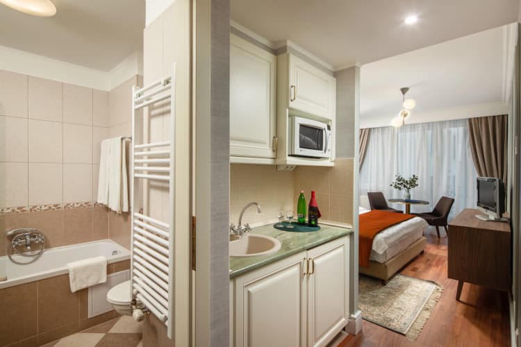 Queen's Court Hotel & Residence - foto 3