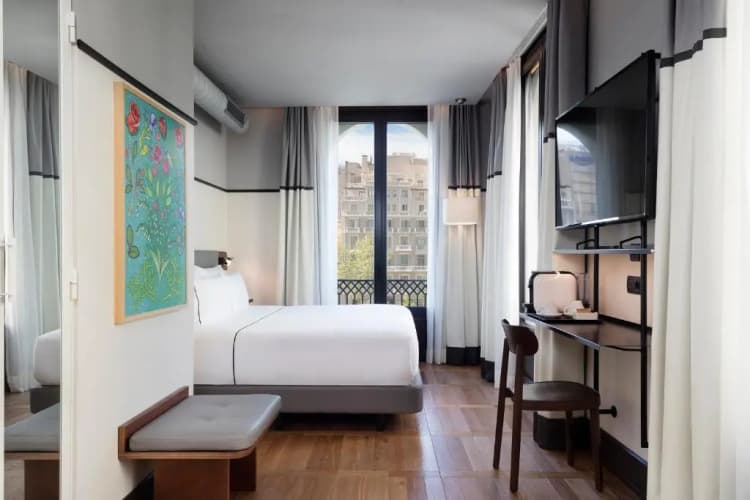 Hotel Praktik Èssens - foto 1