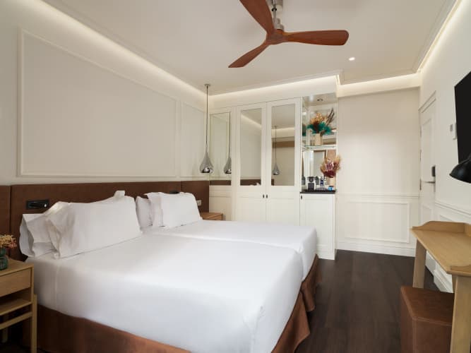 H10 Universitat Hotel - foto 4