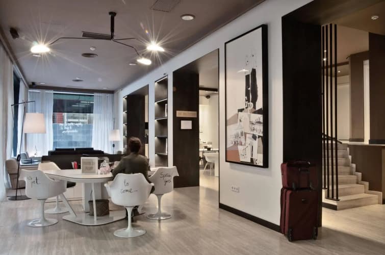 Pol & Grace Hotel - foto 1