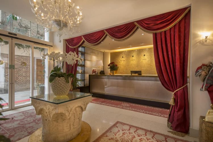 Hotel A LA Commedia - foto 1