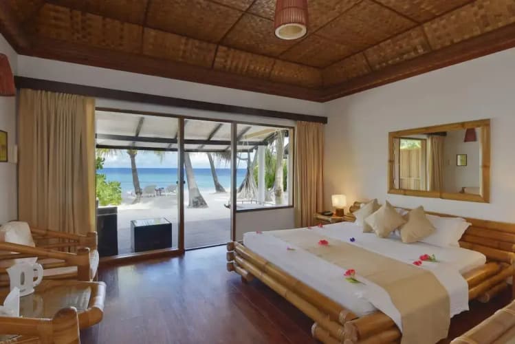 Angaga Island Resort & Spa - foto 6