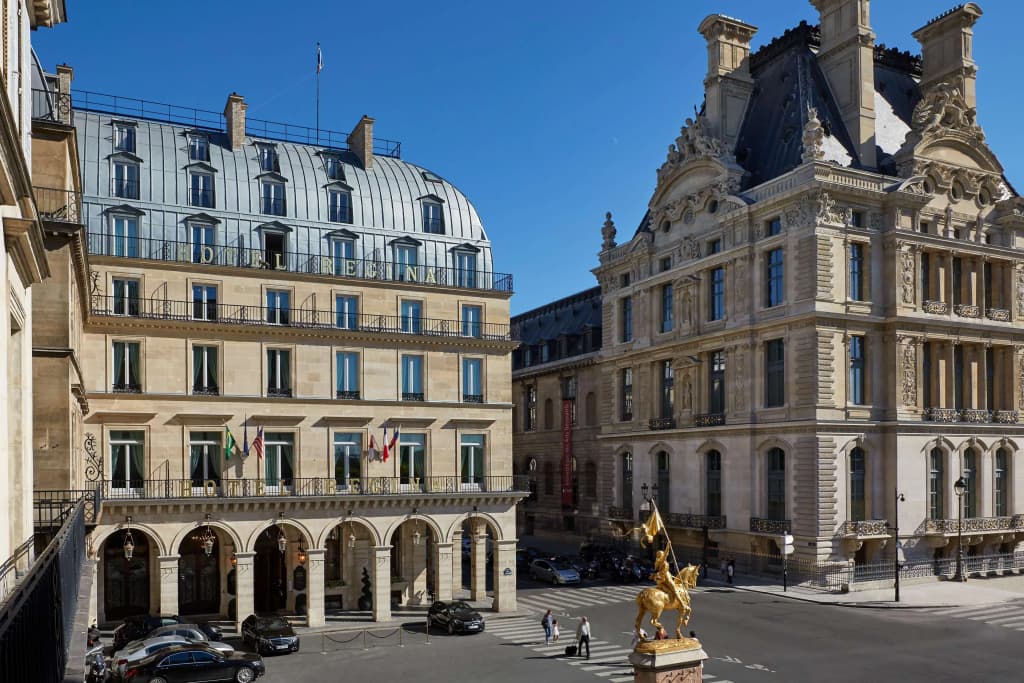 Hotel Regina Louvre - 2 Place Des Pyramides, Parigi