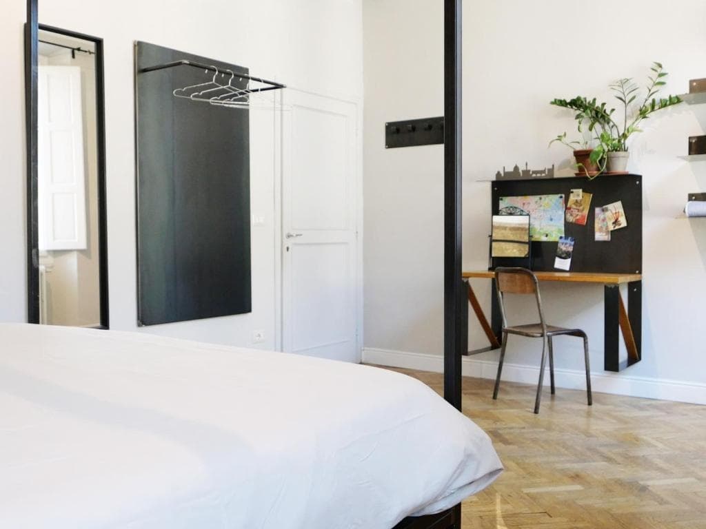 Domus 19 - Via Cimabue, 19, Lungarno del Tempio, 50121 Florence, Italy, Firenze