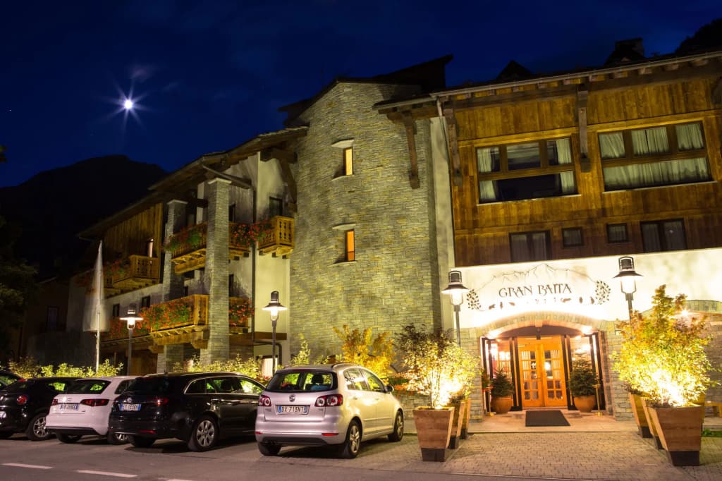 Gran Baita Hotel & Wellness - Strada Larzey 2, Courmayeur