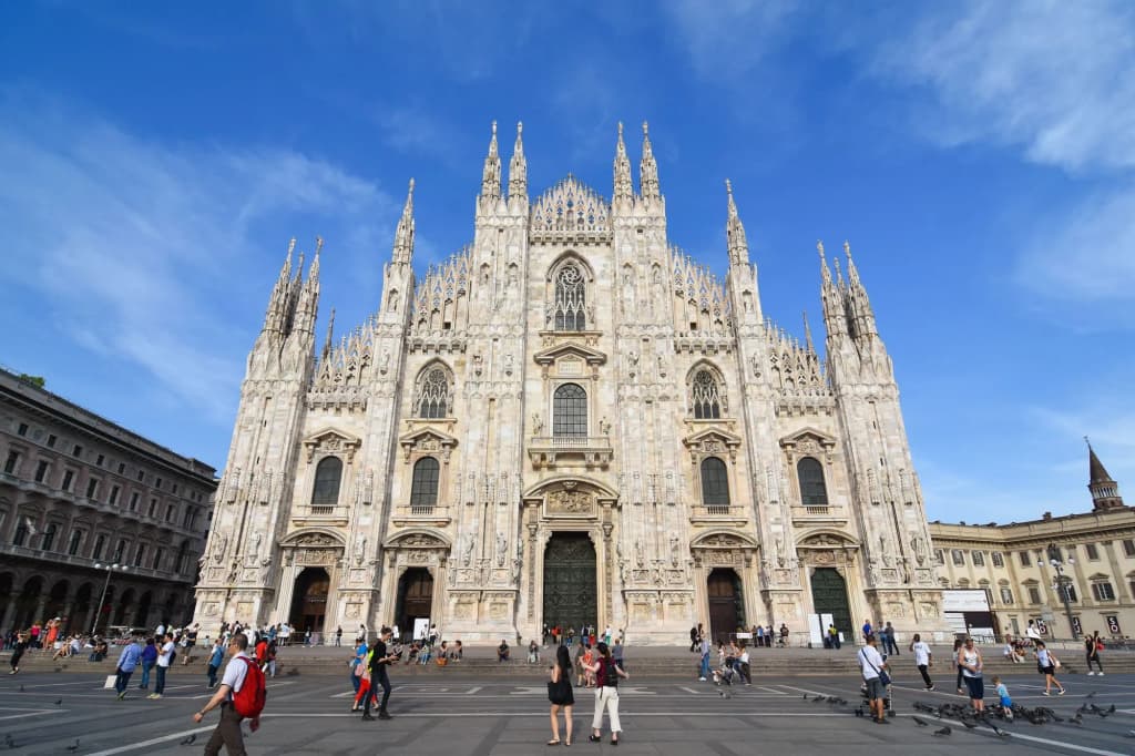 Luxury Duomo Rooms - Via Paolo da Cannobio 11, Milano