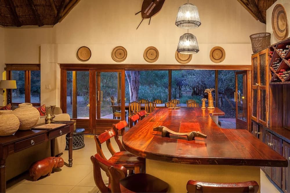 Monwana Game Lodge - Thornybush Main Gate, Guernsey Road, Hoedspruit