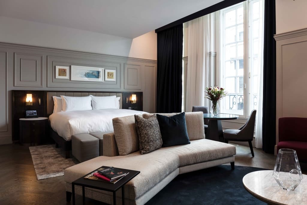 The Trafalgar St. James London, Curio Collection by Hilton - 2 Spring Gardens, Londra